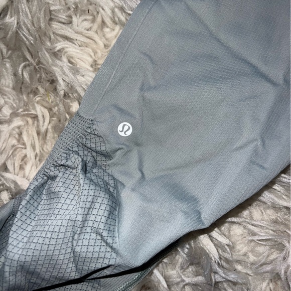 RARE LULULEMON- Sage Green- Sz 6- TARYN TOOMEY- Awakening Cropped Legging 17” - Picture 8 of 9